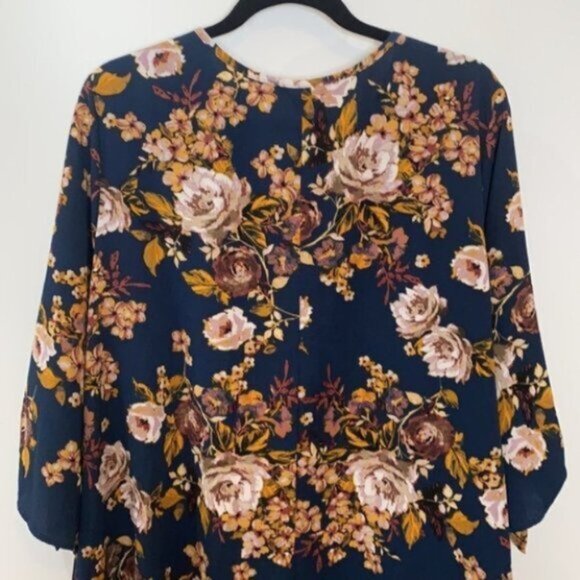 In Every Story... Women Long Sleeve All Over Flower Print Blouse Plus Size 2X - Picture 10 of 12